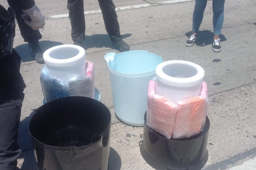 Los objetos incautados tras el operativo. Crédito: Policía de la provincia de Santa Fe