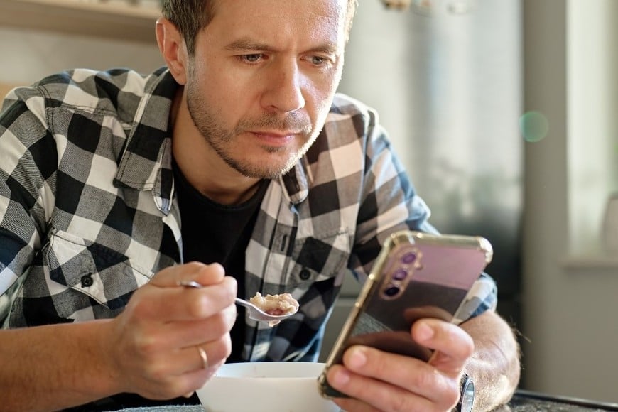 La distracción digital dejó de ser una molestia menor para convertirse en un problema de salud y bienestar.