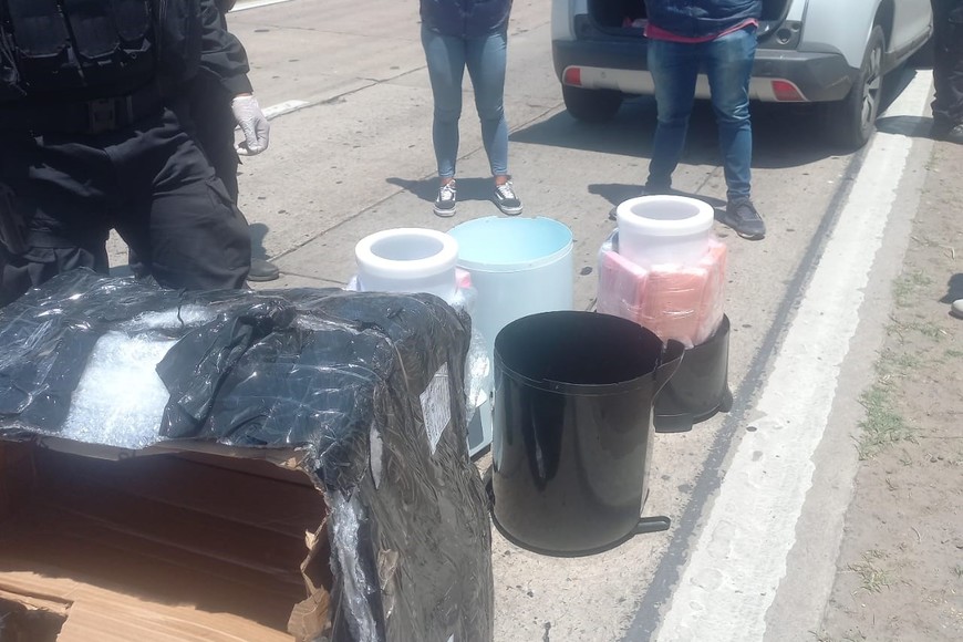 Los objetos incautados tras el operativo. Crédito: Policía de la provincia de Santa Fe