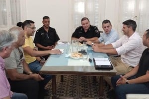 La reunión se desarrolló en la sede de la Unidad Regional y se enmarcó en una agenda de diálogo permanente entre la Policía de la Provincia y los clubes de la región.