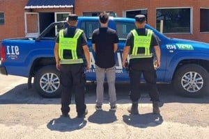 Florencia: la policía interceptó una pick-up y aprehendió a un hombre por tenencia de marihuana