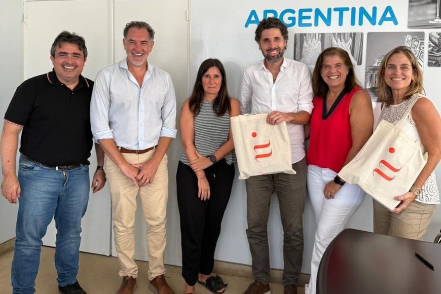 Las autoridades locales y nacionales en el momento del anuncio.

MCSF.