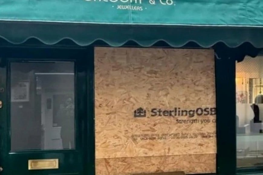 La vidriera después del robo