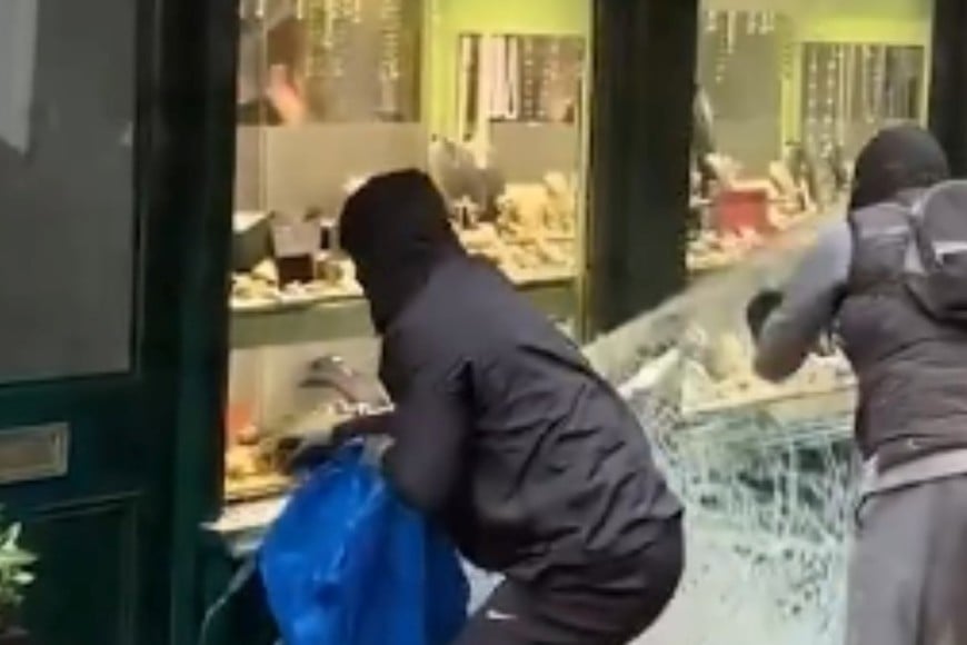 El robo quedó registrado por al menos un testigo mediante un video que se viralizó