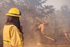 La dotación de Bomberos Voluntarios y Zapadores de Santa Fe arribó el sábado a Chubut. Foto: Gobierno de la provincia. 