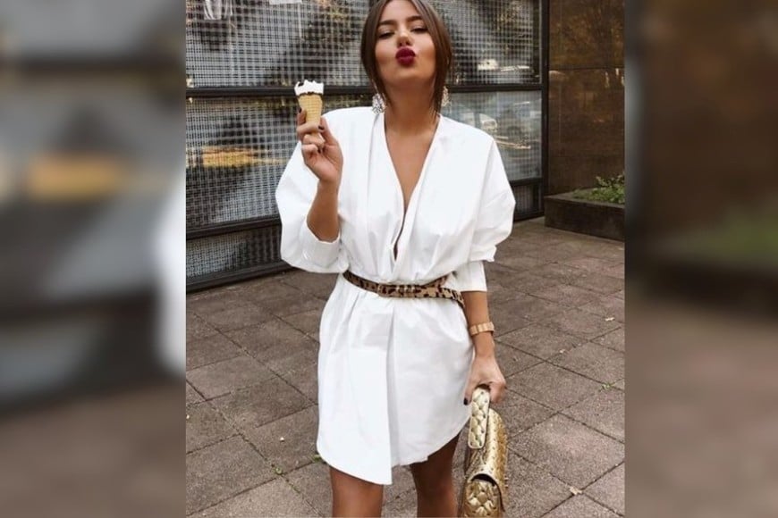 Un básico que eleva cualquier look, del día a la noche.