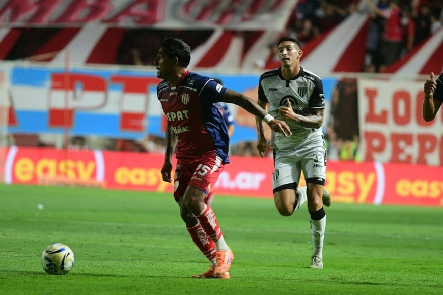 Unión vs. Gimnasia de Mendoza. Foto: Manuel Fabatía