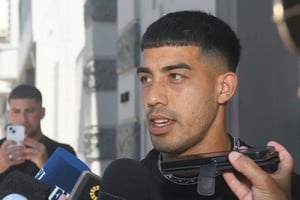 "Todos quieren que Colón vuelva a donde merece" dijo Toledo al llegar a Santa Fe. Foto: Carolina Niklison