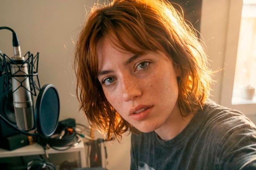 Lumi-7, artista virtual creada mediante inteligiancia artificial por Andrés Arbe y Diego Tucci