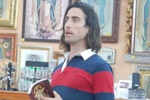 De acuerdo con registros oficiales, Rivara nació el 24 de junio de 1973 y tuvo domicilio en la calle Río de Janeiro, en la localidad de Castelar, provincia de Buenos Aires.