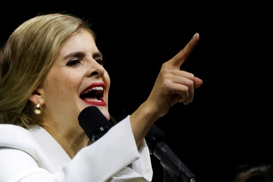 Presidential candidate Laura Fernandez of the Sovereign People's Party (PPSO) addresses her supporters as she leads the general election, in San Jose, Costa Rica, February 1, 2026. REUTERS/Mayela Lopez