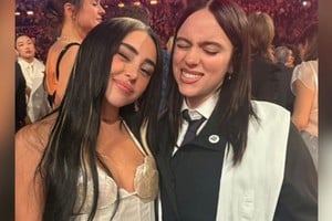 Nicki Nicole y Billie Eilish se saludaron en los Grammy.