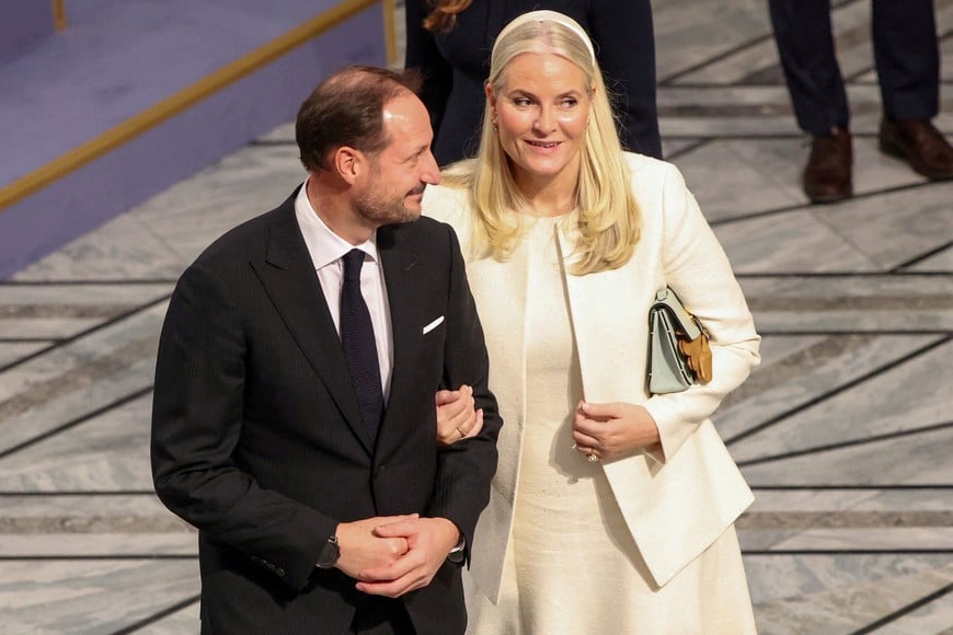 FILE PHOTO: Norway's Crown Prince Haakon and Crown Princess Mette-Marit attend the ceremony to award the Nobel Peace Prize to Venezuelan opposition leader Maria Corina Machado, in Oslo, Norway December 10, 2025. REUTERS/Leonhard Foeger/File Photo
