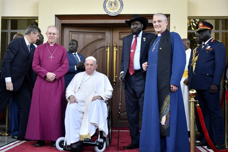 South Sudan's President Salva Kiir Mayardit receives Pope Francis, Archbishop of Canterbury Justin Welby and Church of Scotland Moderator Iain Greenshields at the Presidential Palace during Pope's apostolic journey, in Juba, South Sudan, February 3, 2023. REUTERS/Jok Solomun