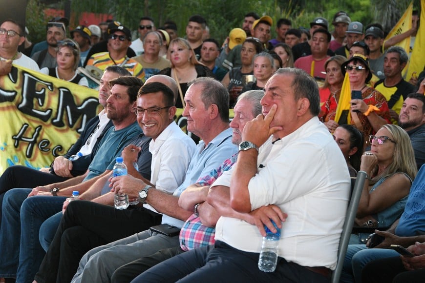 Asumió la nueva comisión de ASOEM. Foto: Manuel Fabatía