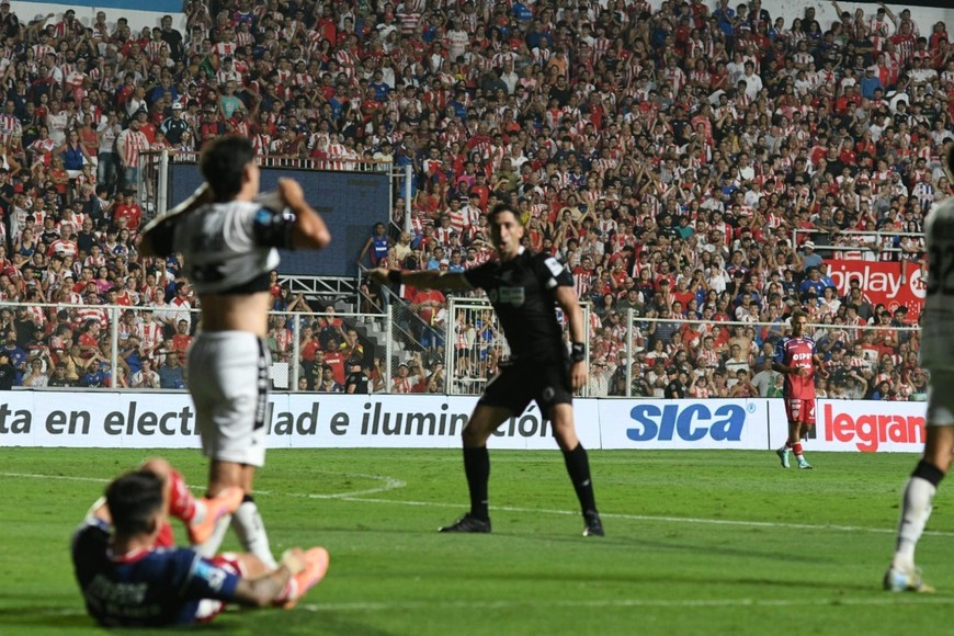Unión vs Gimnasia de Mendoza. Foto: Manuel Fabatía