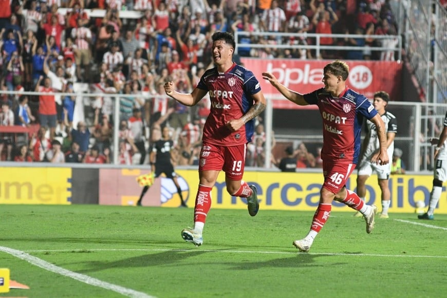 Unión vs Gimnasia de Mendoza. Foto: Manuel Fabatía