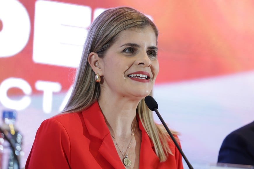 (260202) -- SAN JOSE, 2 febrero, 2026 (Xinhua) -- La presidenta electa de Costa Rica, Laura Fernández, habla durante una conferencia de prensa, en San José, Costa Rica, el 2 de febrero de 2026. La candidata oficialista Laura Fernández, del Partido Pueblo Soberano celebró el domingo el resultado de la elección presidencial de Costa Rica tras obtener el 48,51 por ciento de los votos. (Xinhua/Francisco Cañedo) (fc) (rtg) (ah) (vf)