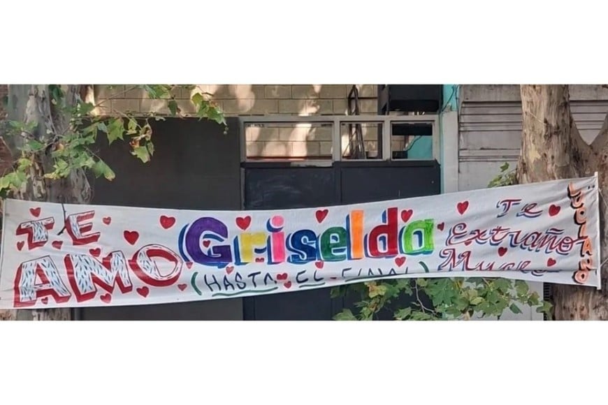 Luciano Castro puso un pasacalles en la puerta de la casa de Griselda Siciliani.