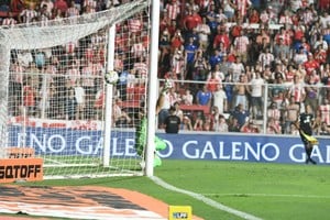 Unión vs Gimnasia de Mendoza. Foto: Manuel Fabatía