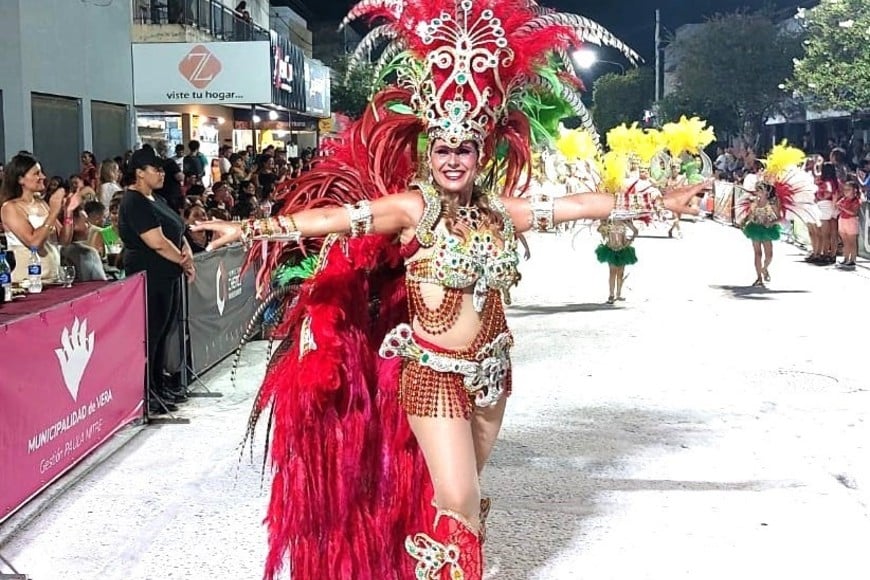 Cuando la noche se apodera de Vera. Aparece el encanto, el brillo y la pasión.