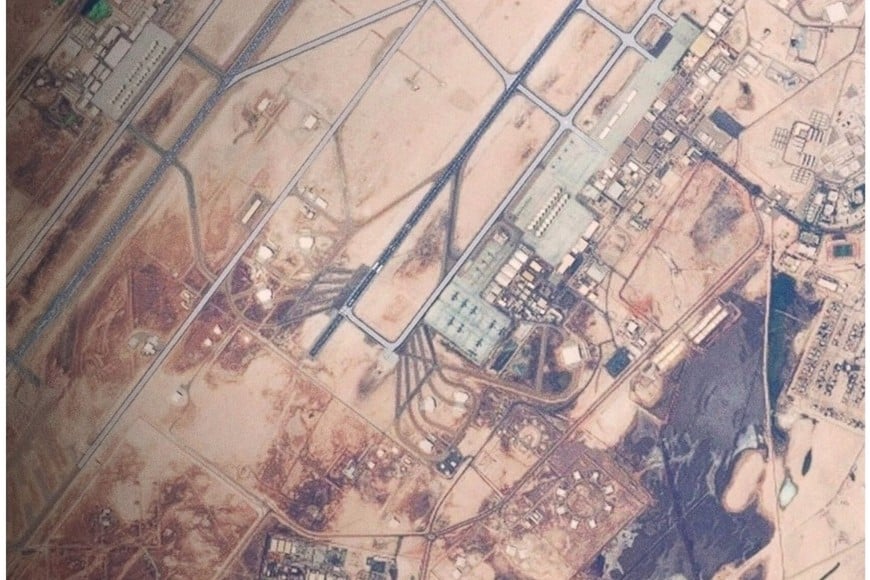 Imagen satelital de la base de Al Dhafra publicada por Fars. Febrero de 2026. Créditos: Fars