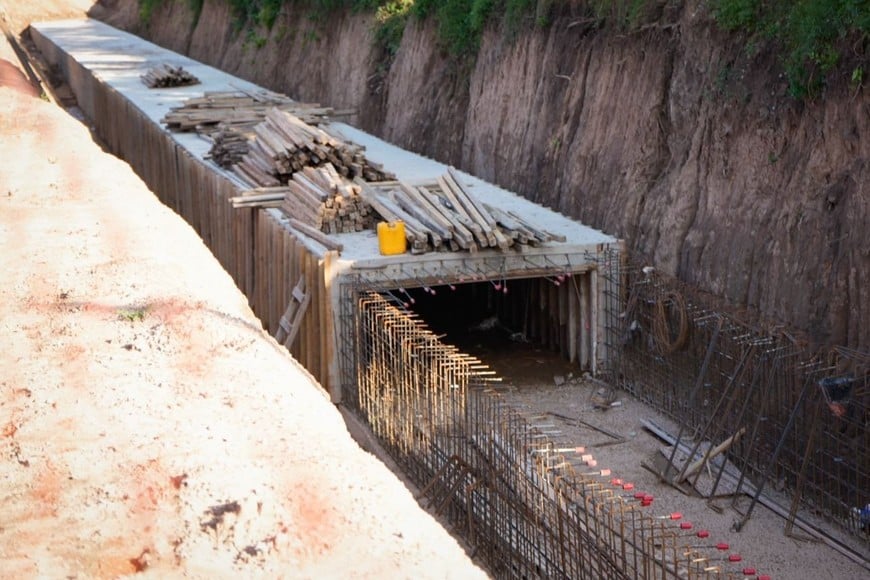 Esperanza continúa con una obra estratégica para mejorar el drenaje urbano