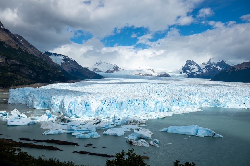 (260106) -- SANTA CRUZ, 6 enero, 2026 (Xinhua) -- Imagen del 3 de enero de 2026 del glaciar Perito Moreno en el Parque Nacional Los Glaciares, en la provincia de Santa Cruz, Argentina. (Xinhua/Li Muzi) (oa) (ah) (vf)