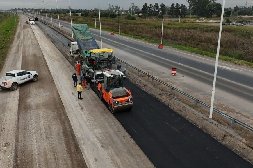 Obras del gobierno provincial sobre la autopista que une la capital santafesina y la ciudad del sur provincial. Crédito: Gobierno de la Provincia de Santa Fe