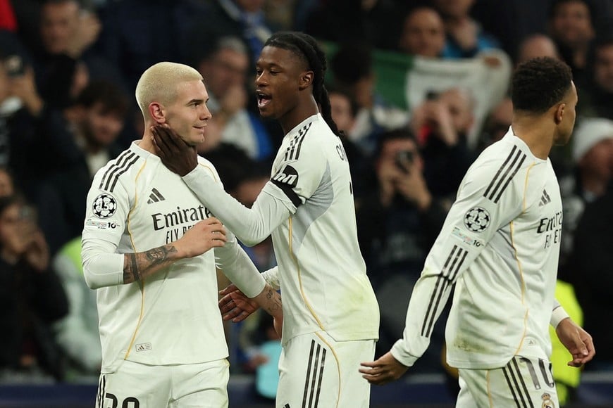 Soccer Football - UEFA Champions League - Real Madrid v AS Monaco - Santiago Bernabeu, Madrid, Spain - January 20, 2026
Real Madrid's Franco Mastantuono celebrates scoring their third goal with Eduardo Camavinga REUTERS/Violeta Santos Moura