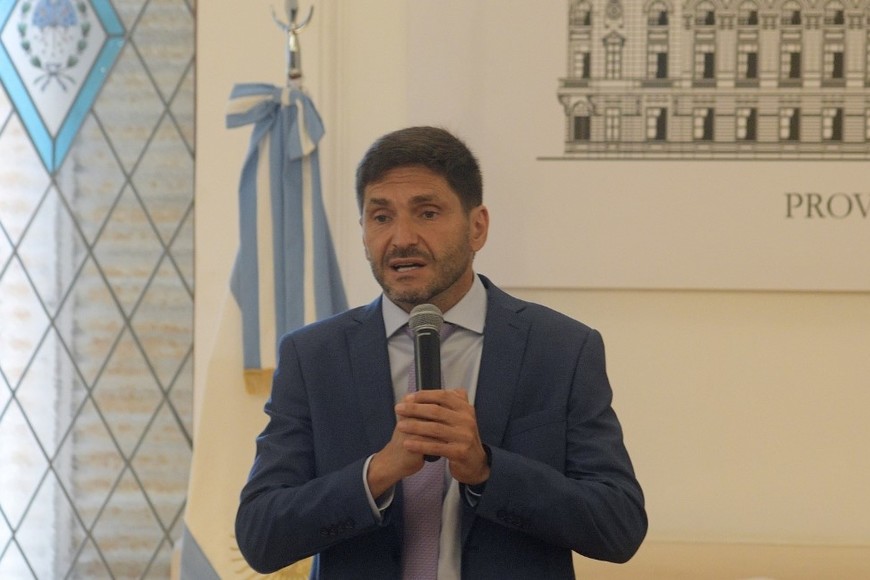 Maximiliano Pullaro, gobernador de Santa Fe, cuestionó las declaraciones de Luis Caputo. Crédito: Guillermo Di Salvatore