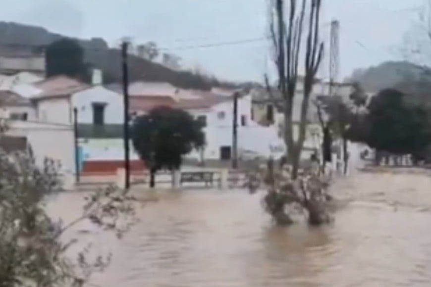Las lluvias continuas, vientos intensos y elevación del nivel de ríos y arroyos, con implicancias directas para la vida cotidiana.