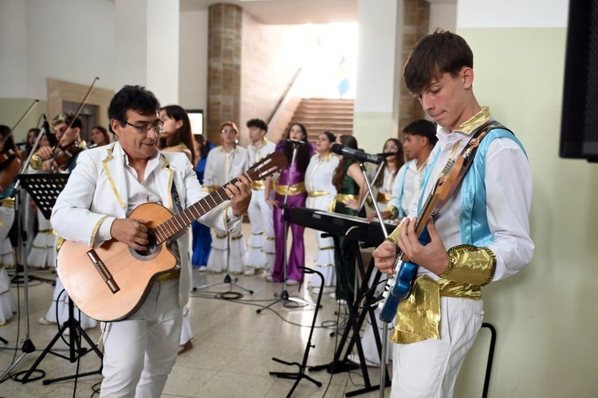 La presentación de la agrupación Canto Libre.