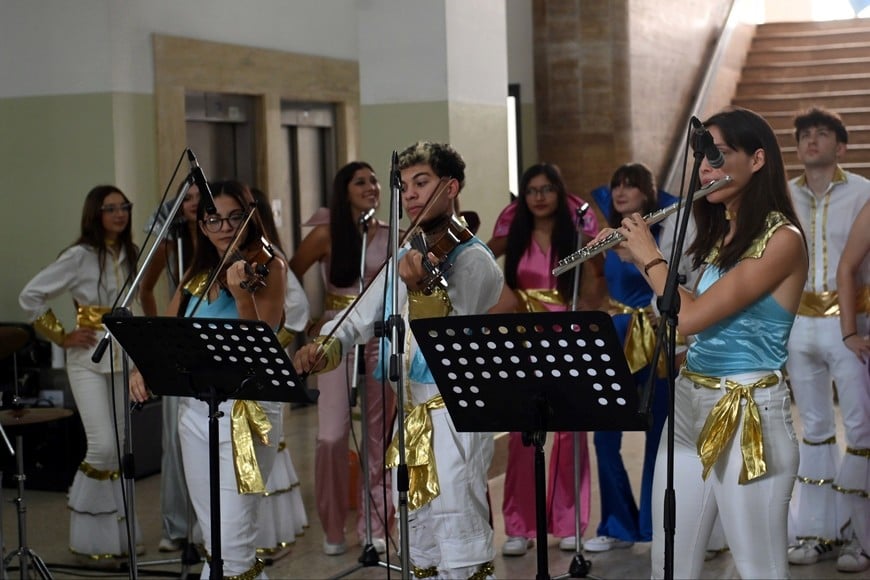 La presentación de la agrupación Canto Libre.