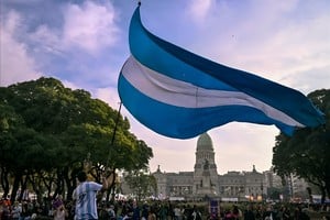 ¿Qué Argentina a corto plazo podemos prever? Habrá que diseñar políticas públicas en forma urgente para prepararnos a un futuro distinto. Debemos trabajar para revertir las tendencias actuales en distintas áreas y estamentos.