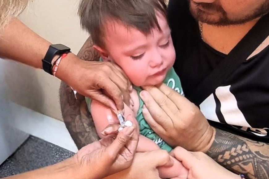 Un breve llanto para evitarle grandes males. Vacunatorio del Hospital de Niños Dr. Orlando Alassia.