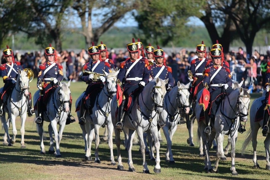 De esta forma Milei entregó del sable corvo de San Martín al Regimiento de Granaderos