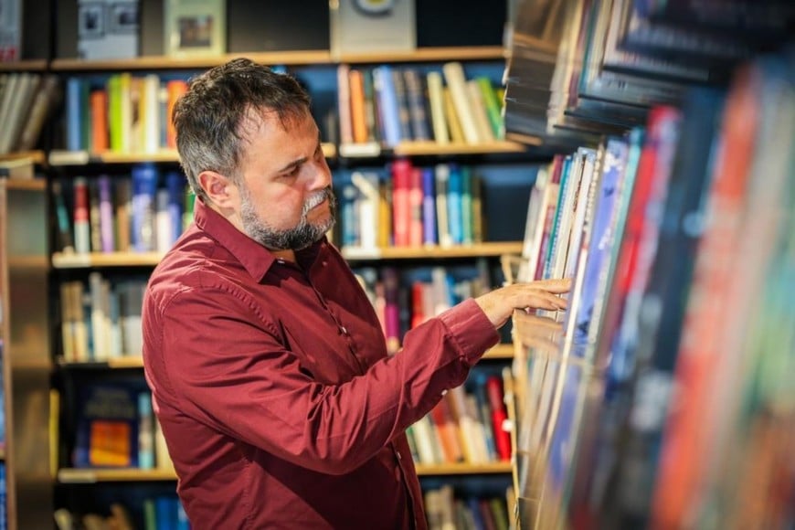 Fabricio Tocco, escritor, músico e investigador bonaerense radicado en Australia