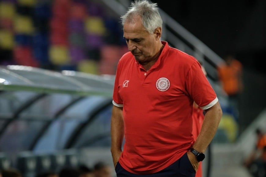 De aquel rostro de preocupación de Madelón en Santiago del Estero, solo queda eso, el triste recuerdo. El equipo mejoró desde ahí, ganó tres y empató uno antes de llegar a este partido con Boca.