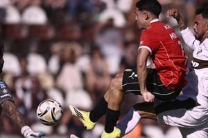 Independiente consiguió su primer triunfo ante Platense 
