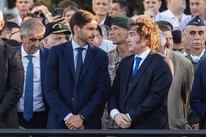 Milei y Pullaro durante el acto central por el 213° aniversario del Combate de San Lorenzo.