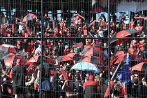 La sugerencia del Ministerio de Seguridad fue quitar el alambrado de la tribuna norte y bajar el de la sur.