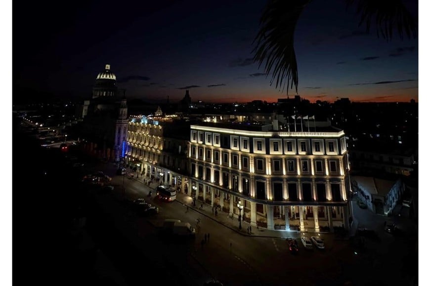 La oscuridad en la noche capitalina. Crédito: Guillermina Puigjane