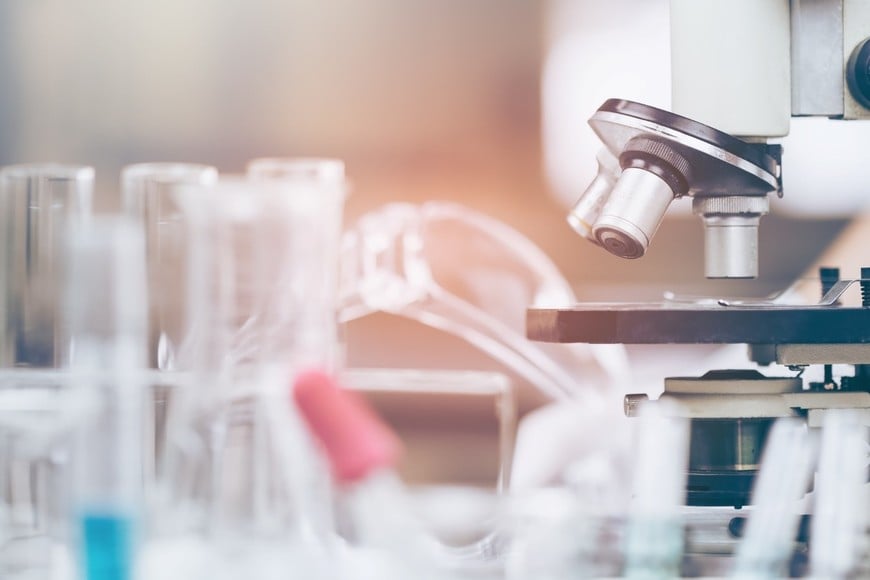 Los tres establecimientos afectados son INMUNOLAB S.A., CERIUM S.A. y Laboratorios Gordon S.A.C.I.F.I.A.