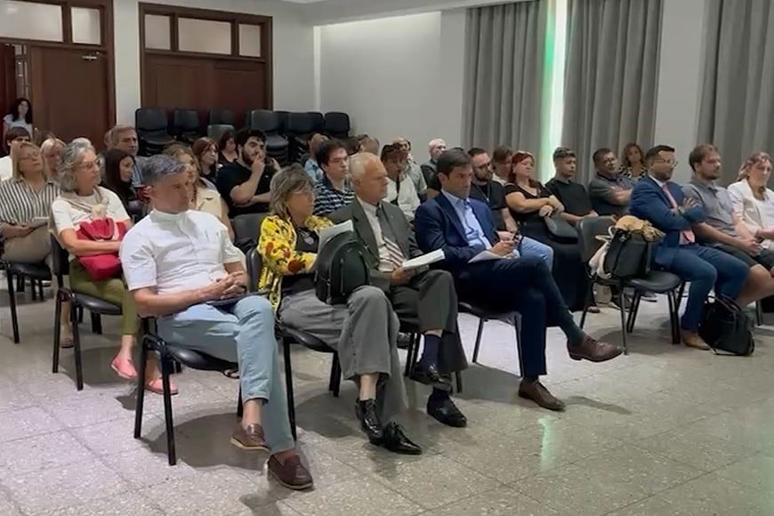 La audiencia reunió miradas jurídicas sobre responsabilidad y reinserción.