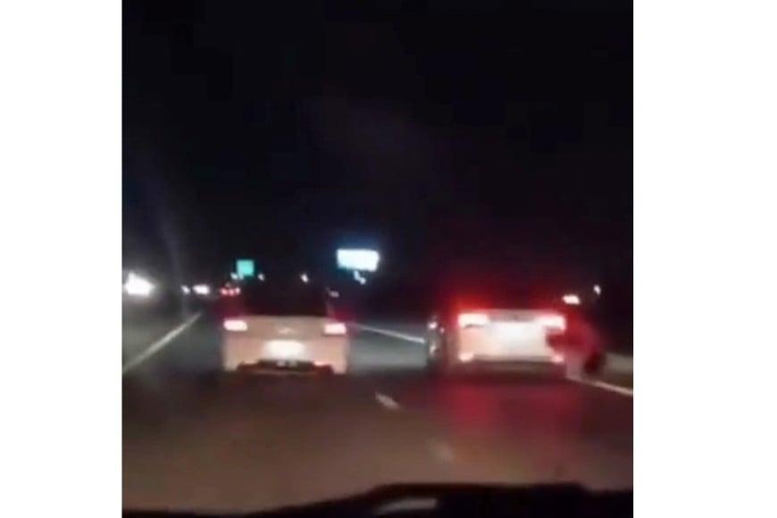 Dos autos protagonizaron una peligrosa picada