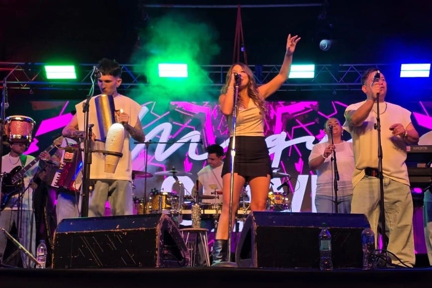 Michlig acompañó los multitudinarios carnavales de Las Palmeras y Suardi