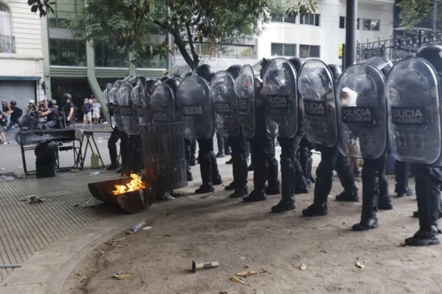 Incidentes en inmediaciones del Congreso de la Nación.