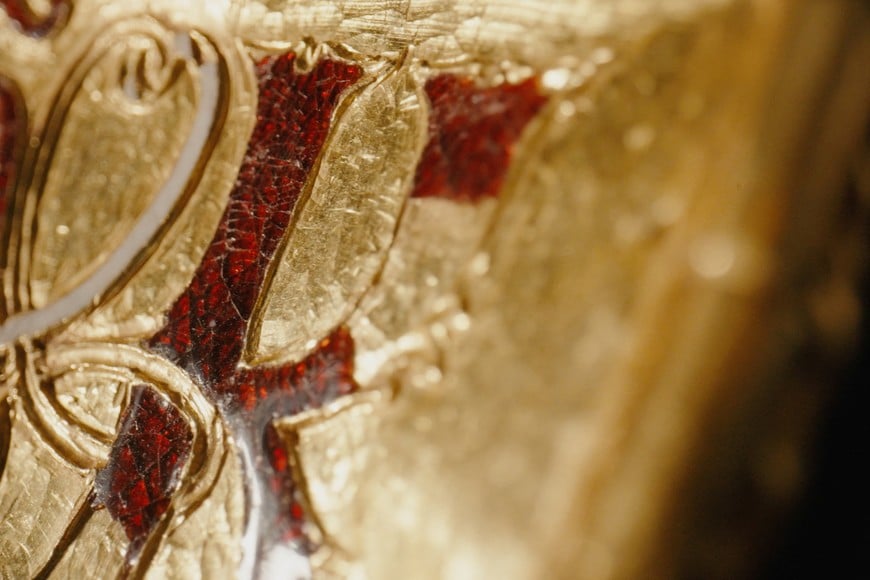 The Tudor Heart pendant, linked to Britain's King Henry VIII and his first wife Katherine of Aragon, which the British Museum acquired after raising 3.5 million pounds, in this undated handout image. The British Museum/Handout via REUTERS. THIS IMAGE HAS BEEN SUPPLIED BY A THIRD PARTY. NO RESALES. NO ARCHIVES.