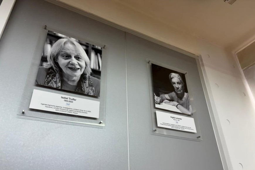 La Sala se constituye en un espacio para homenajear mujeres destacadas en el ámbito de la ciencia y la tecnología. En ella se encuentras retratos de varias de las científicas que marcaron huella.